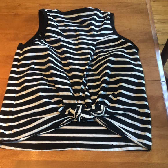 Twist Back Tank - Picture 2 of 3